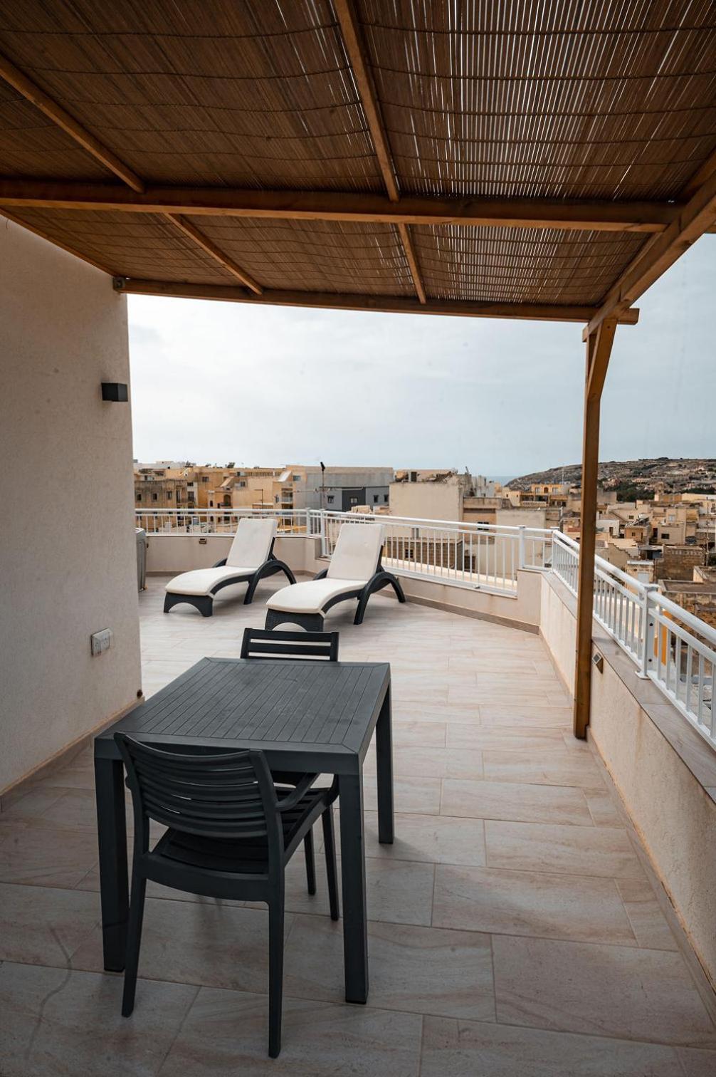 The Willows Penthouses With Jacuzzi Ghajn il-Kbira  Eksteriør billede
