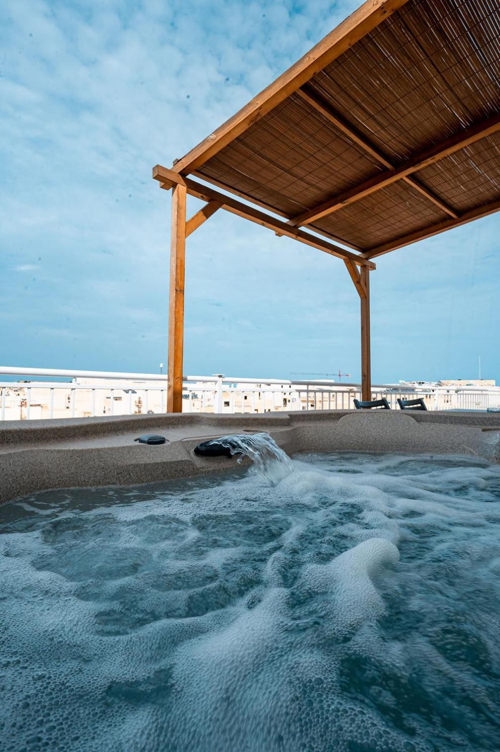 The Willows Penthouses With Jacuzzi Ghajn il-Kbira  Eksteriør billede